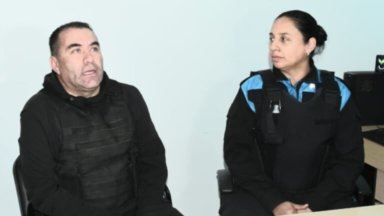 Una rápida maniobra policial salvó la vida de una bebé que se estaba ahogando