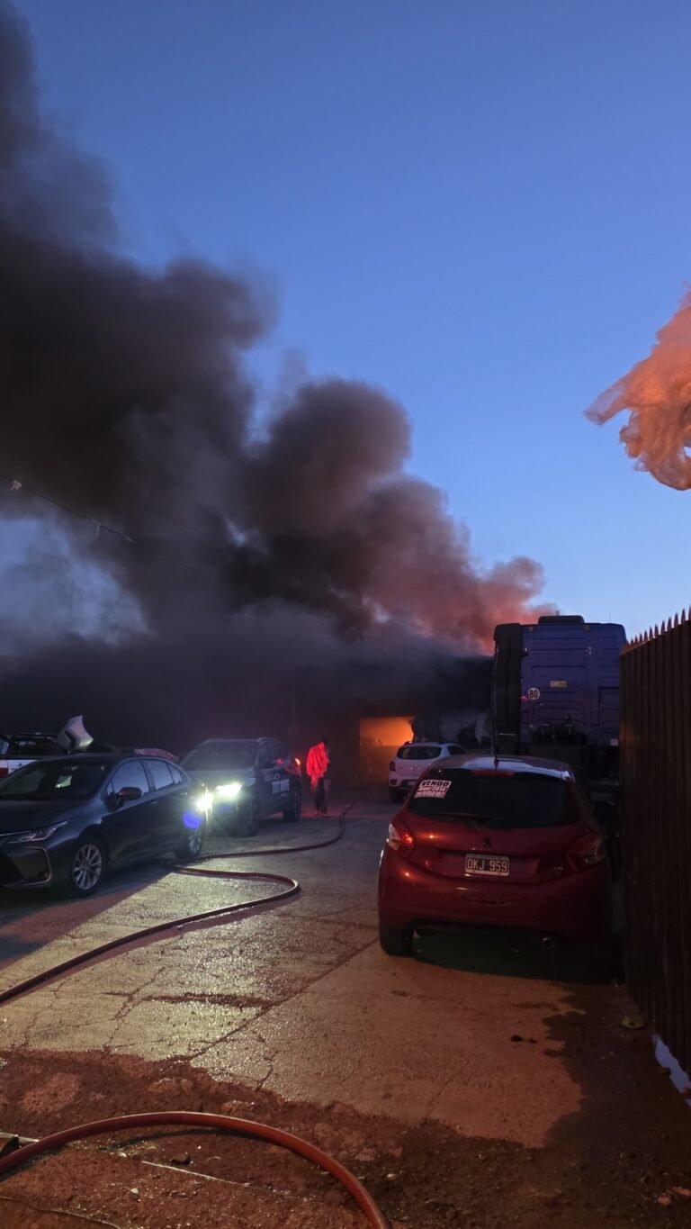 Se incendió un taller de pintura y el fuego provocó la explosión de un bidón de gasoil