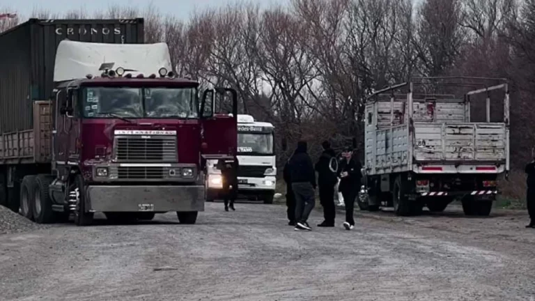 Fue sorprendido cuando intentaba pagar una coima para evitar multas y lo detuvieron