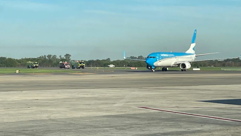 Aerolíneas Argentinas reprograma más de 40 vuelos y cancela otros 28 por paro de controladores