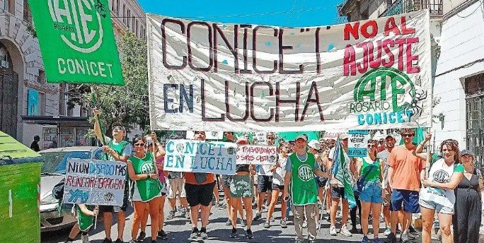 Trabajadores y científicos del CONICET inician paro de 48 horas