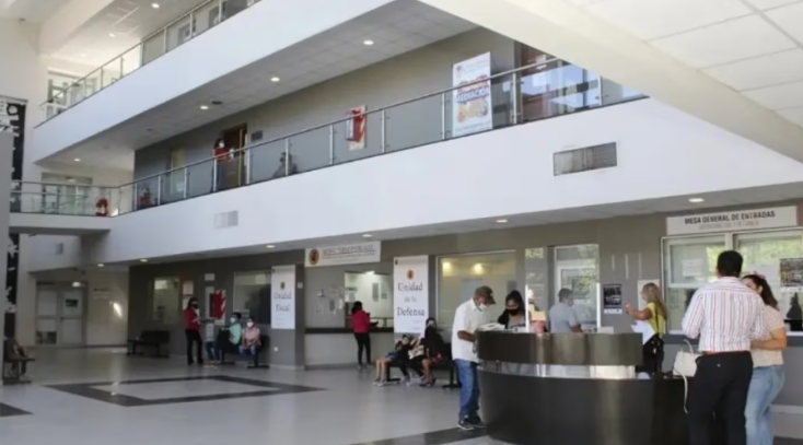 Denuncian que su hija fue abusada por un hombre que les pidió que lo acercaran en auto