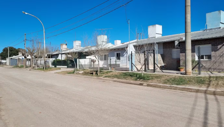 Rescataron a una mujer que estaba desnutrida e investigan si su esposo y su hija la encerraron durante 20 años