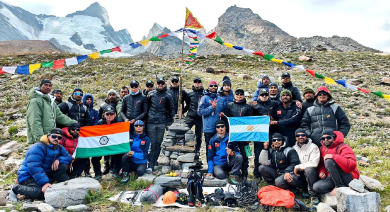 La impactante historia de nueve miembros del Ejército argentino que hicieron cumbre a más de 7000 metros