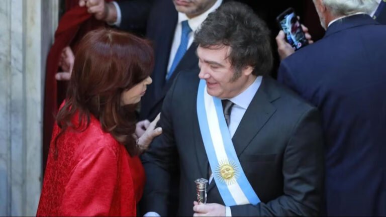 Cristina Fernández de Kirchner a Javier Milei: “Te van a sacar con chaleco de fuerza”