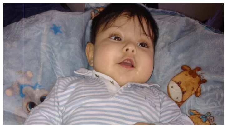 Tiene 5 meses, nació con una patología y necesita viajar al Garrahan para recibir tratamiento urgente