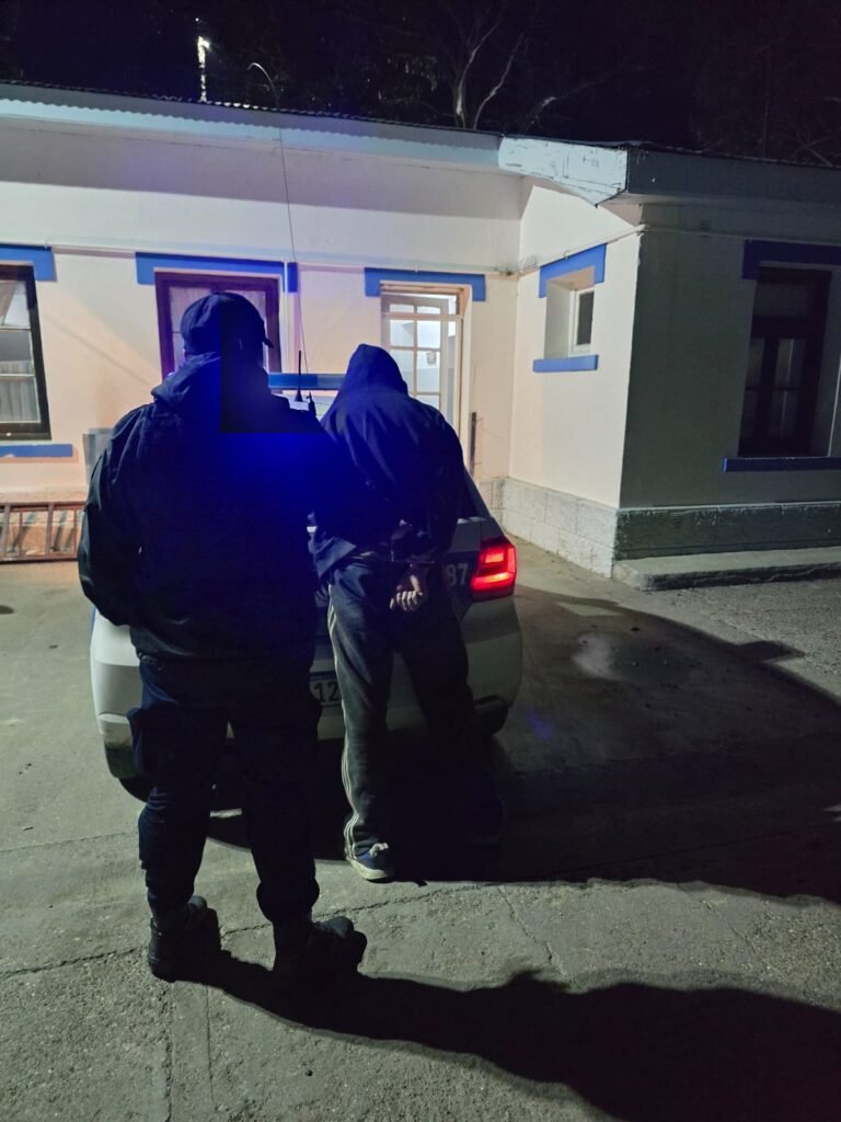 Amenazó con un cuchillo a pasajeros de un colectivo