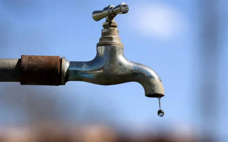 Continúa el corte de agua en ocho barrios de zona norte