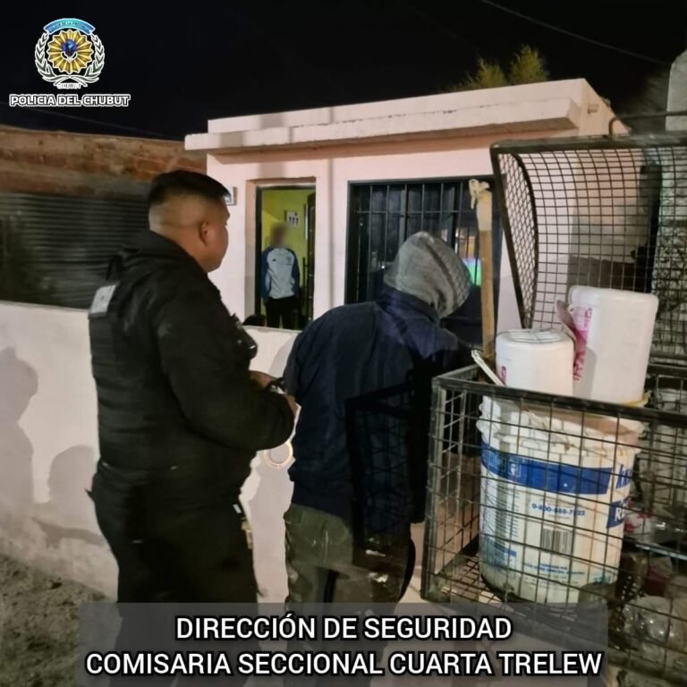 Discutía con su pareja y descubrieron que tenía pedido de captura