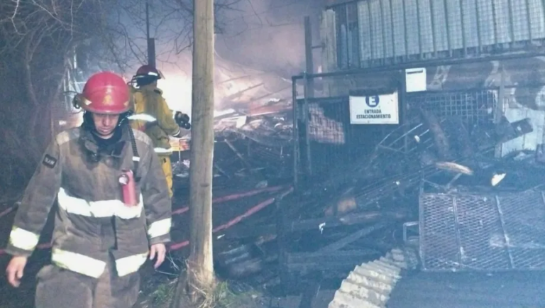 Tragedia: un hombre y una mujer murieron tras un voraz incendio en su domicilio