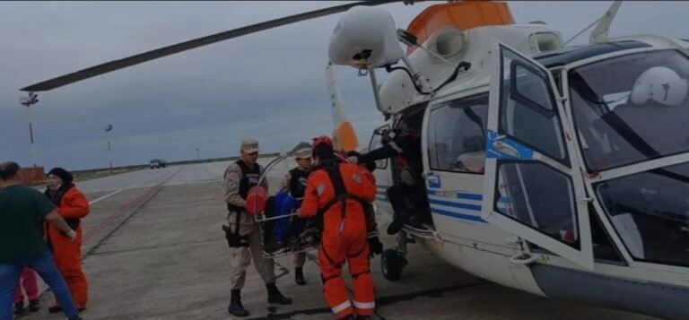 Prefectura evacuó de un buque a un tripulante enfermo