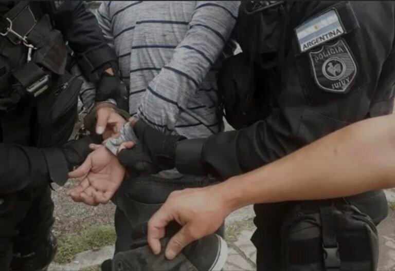 Detuvieron a presunto asesino en serie: había restos humanos en su vivienda