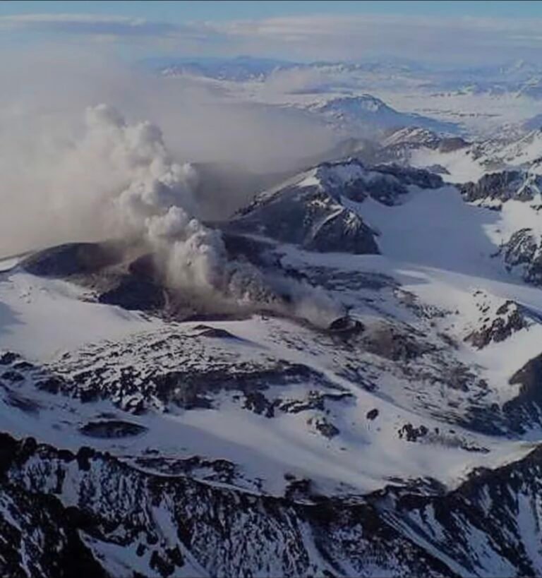 Tres volcanes se encuentran bajo alerta amarilla en Argentina: cuáles son