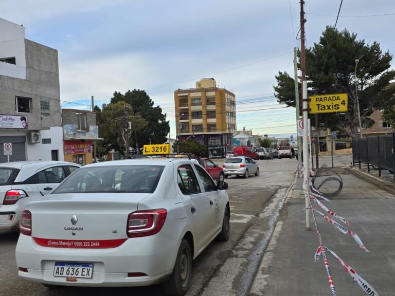 Violento asalto a un taxista: se negó a llevar unas cubiertas, lo golpearon y le robaron todo