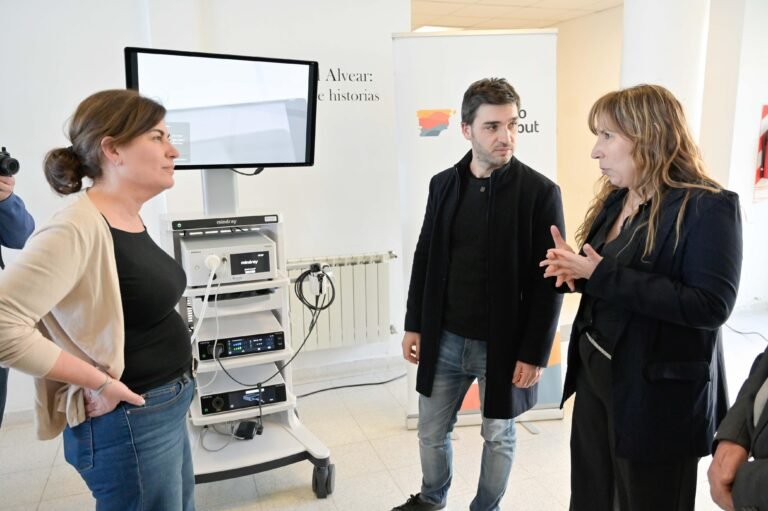 Hospital Alvear: inauguración del Centro de Día y entrega de una ambulancia y torre de laparoscopía