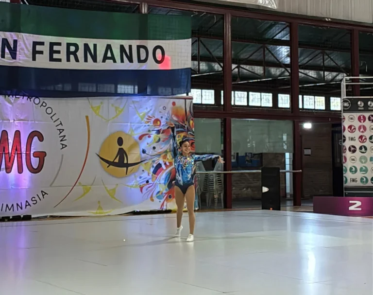 Una gimnasta comodorense se presentará en televisión y busca apoyo para competir en el Panamericano