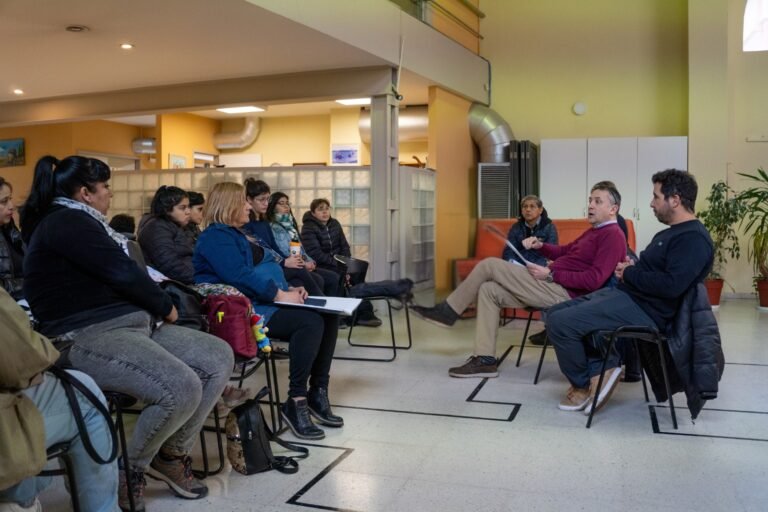Presentan a vecinos de Radio Estación los avances en obras que beneficiarán a 800 familias
