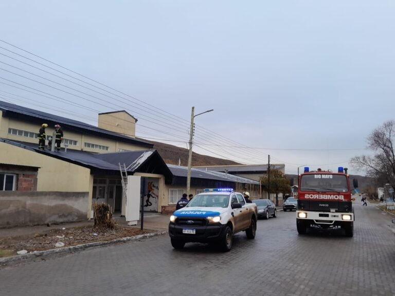 Evacuaron una escuela tras activarse la alarma contra incendios en las calderas
