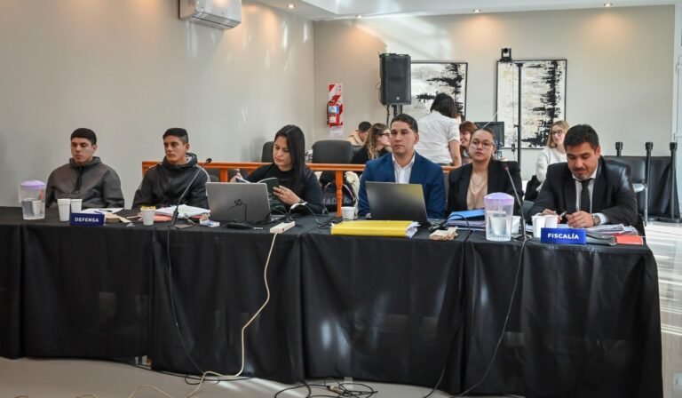 Absolvieron a dos hermanos acusados de balear a una vecinalista