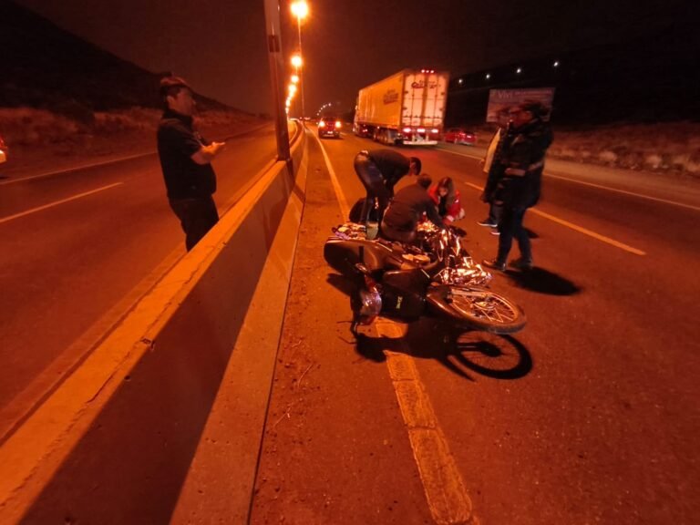 Perdió el control de su moto y cayó sobre la Ruta 3: terminó hospitalizado