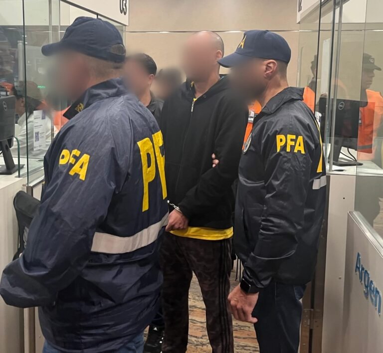 La Policía Federal expulsó del país a un homicida brasileño buscado por Interpol