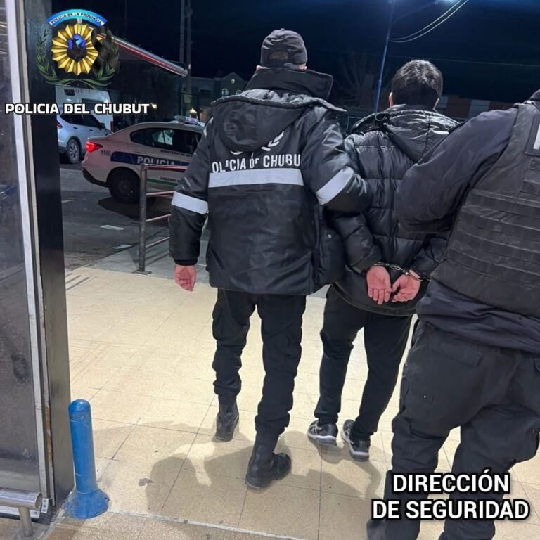 Detenido por robar salchichas, carne, chocolates y cinta adhesiva de un supermercado