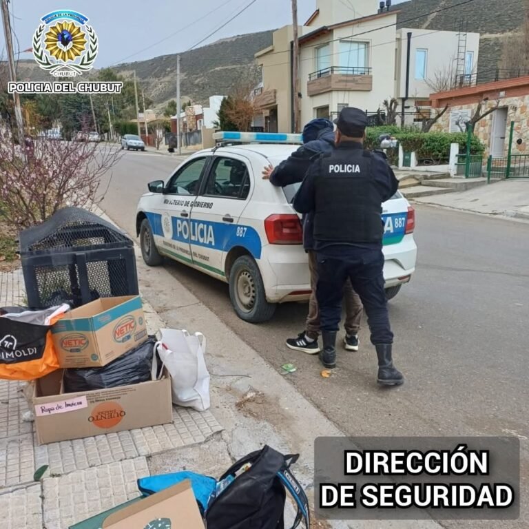 Entró al patio de un jardín maternal, un vecino lo vio y llamó a la policía