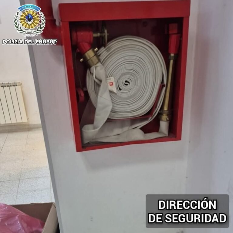 Se negó a pagarle a un taxista, agredió a la policía y causó daños en el Hospital Alvear