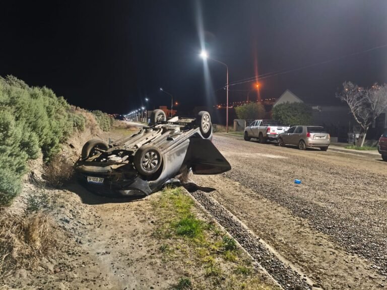 Un adolescente de 13 años volcó y sus dos amigos escaparon antes de que llegue la policía