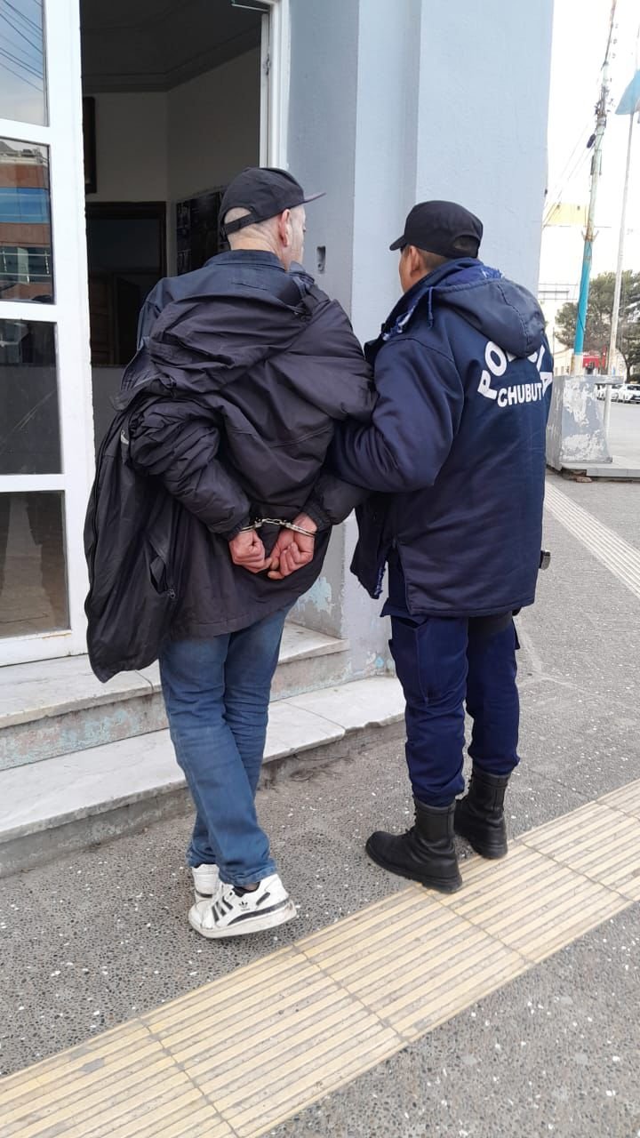 Robó un jean de 150 mil pesos y lo atraparon a pocas cuadras del local