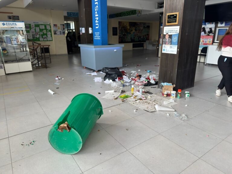 Docentes y estudiantes exigen sanciones tras la agresión: “Duele que no se respete la lucha universitaria”