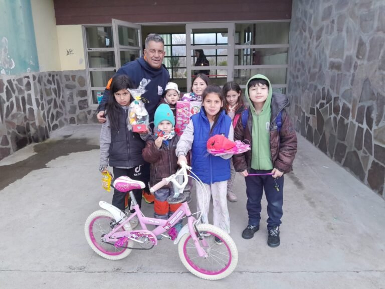 La CAI llevó juguetes, golosinas y bicicletas a más de 200 niños de comunas rurales