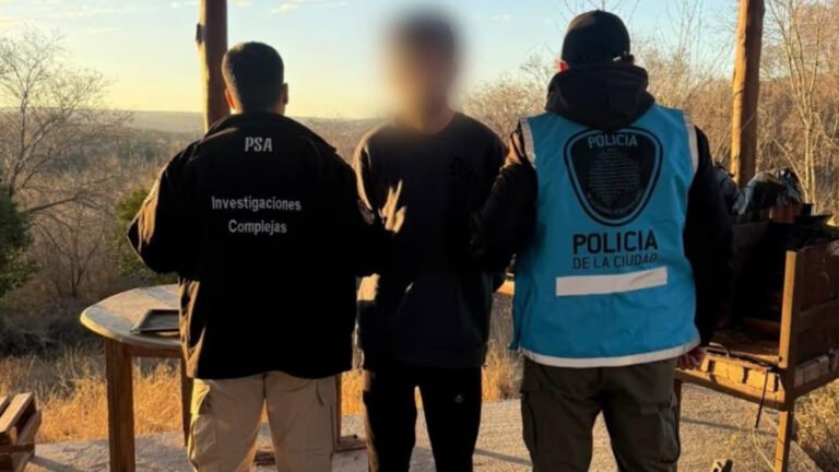 Detienen a un joven de 20 años por realizar 35 amenazas falsas de bomba y tiroteo