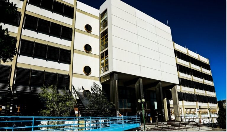 Docentes universitarios realizan un paro de 48 horas en reclamo de paritarias