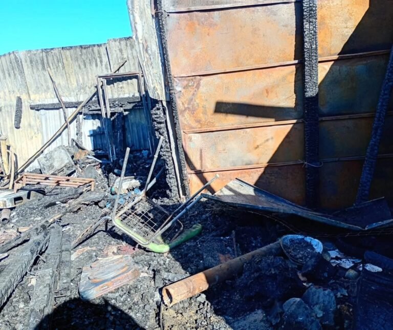 Una familia del barrio Cerro Solo perdió todo en un incendio y necesita ayuda urgente