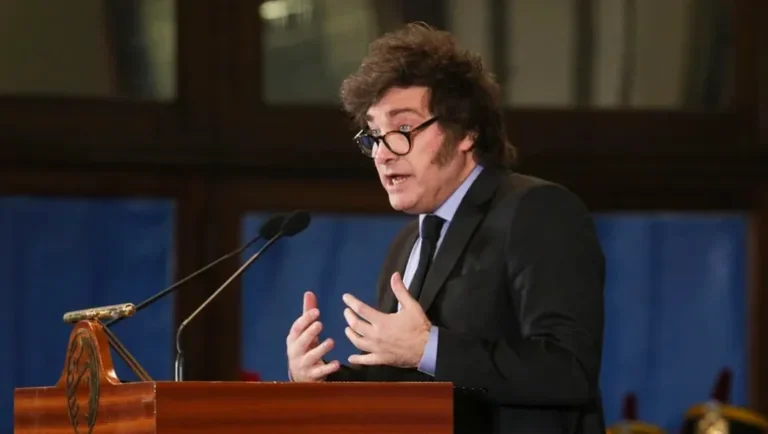 Javier Milei evitó hablar del escándalo en la ANDIS y apuntó contra el Congreso: “Votan estupideces”