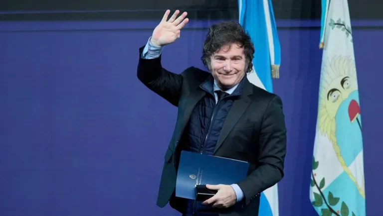 Javier Milei realizó anuncios económicos y aseguró: “Me van a tener que sacar con los pies para adelante”