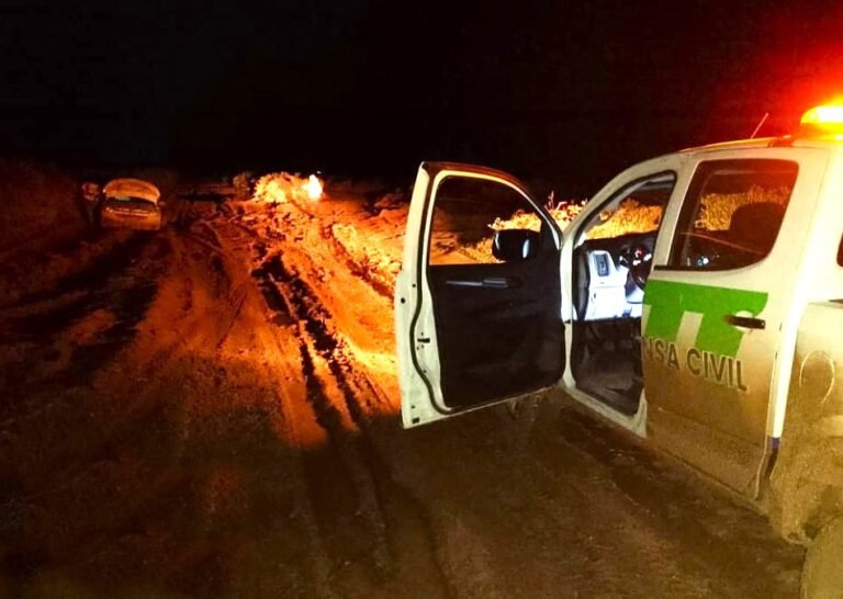 Turistas quedaron encajados en el barro y debieron ser rescatados en plena ola de frío