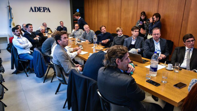 ADEPA rechazó el fallo judicial que impide la difusión de los audios de Karina Milei