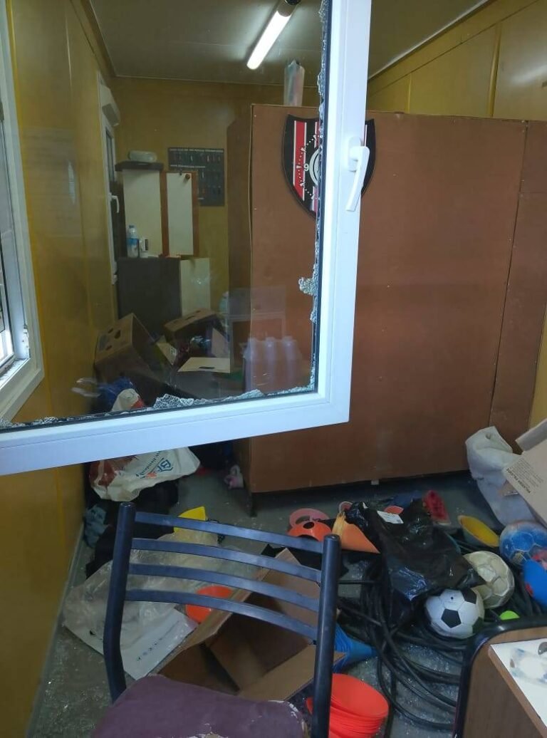 Robo y vandalismo en el club Stella Maris: rompieron ventanas y se llevaron alimentos de los niños