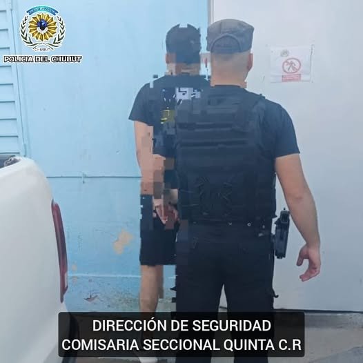 La policía acudió por un caso de violencia de género y encontró a un prófugo