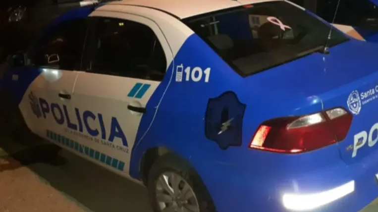 Les pegaba a sus hijos y amenazaba con matarlos tirándolos al pozo ciego