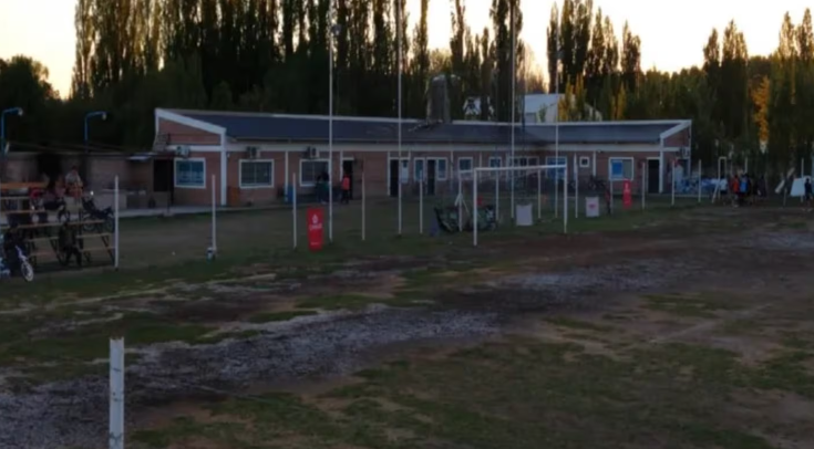 Un nene de 11 años murió durante un partido de fútbol tras la caída de un arco