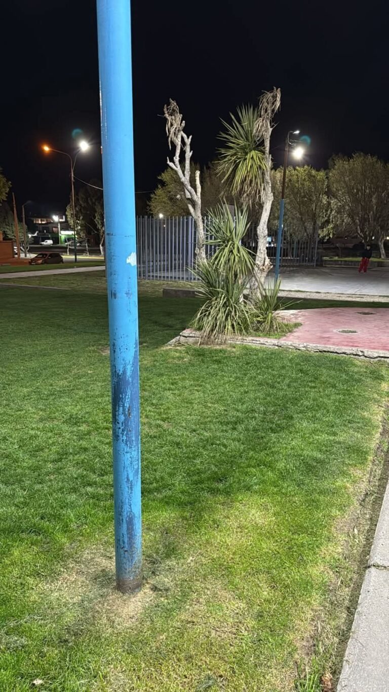 Un nene de 12 años resulta herido tras una descarga eléctrica en una plaza