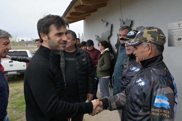 Torres con Veteranos de Malvinas: anunció una ley para crear un circuito histórico y cultural sobre el conflicto bélico