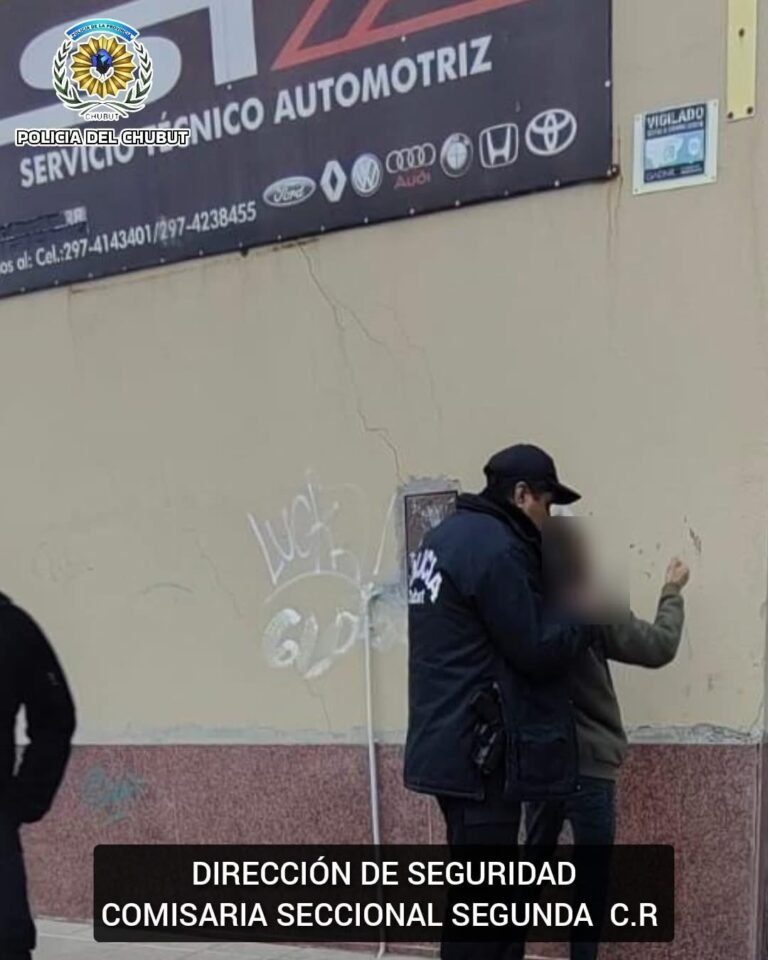 Ingresó a una casa, robó una lámpara y fue reducido por un testigo