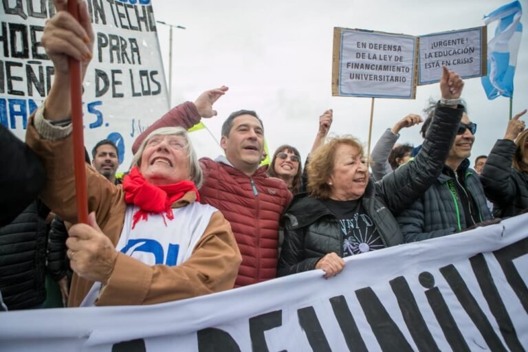 Marcha Universitaria: “si el pueblo no pelea por este tipo de políticas públicas el futuro de nuestro país se pone en riesgo” dijo Luque