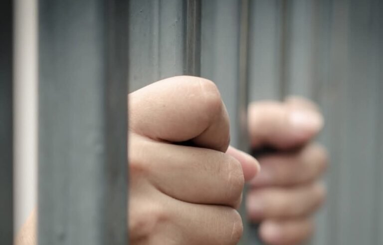 No pagó el remis y fue detenido dentro del hotel alojamiento