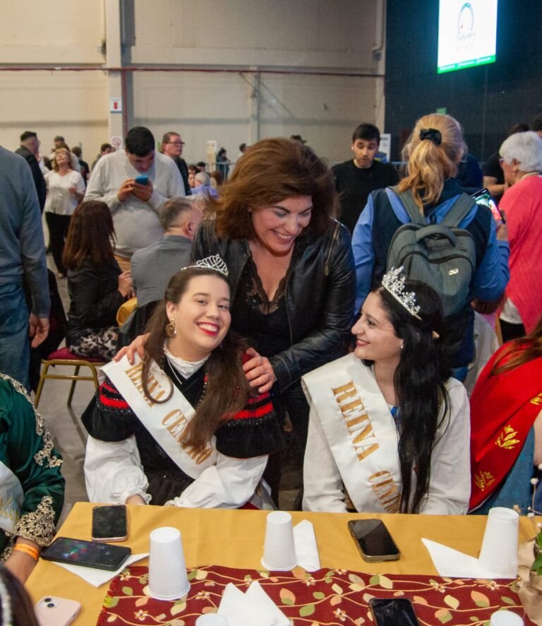 Romero: “Las colectividades representan el legado de nuestros pioneros y el homenaje permanente a nuestras raíces”