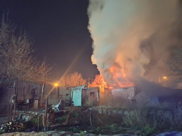 El fuego destruyó una vivienda en Km 5: las pérdidas fueron totales